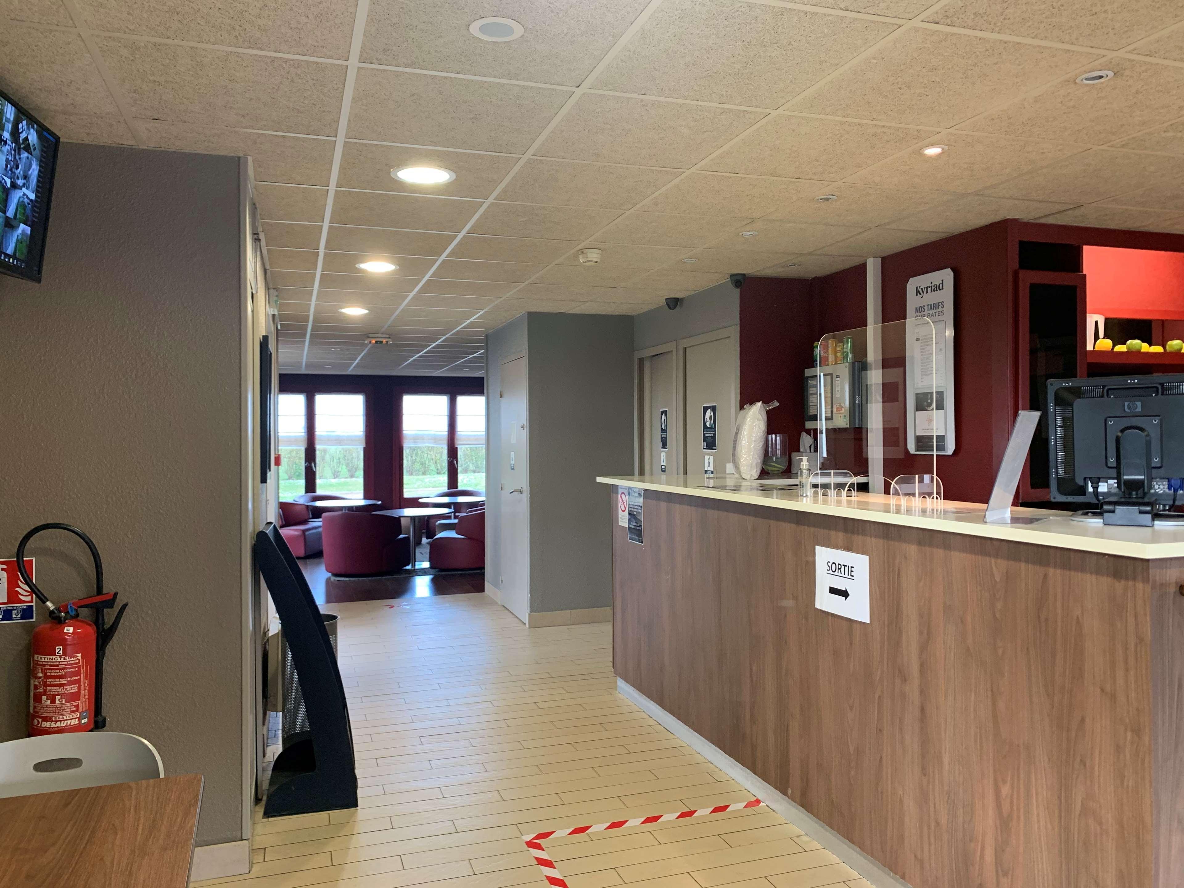 Kyriad Chateauroux - Saint-Maur Bagian luar foto